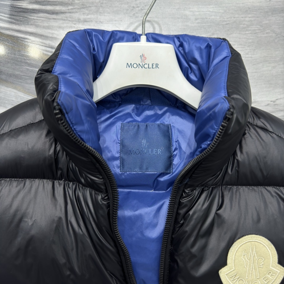 Stand collar zipper down vest