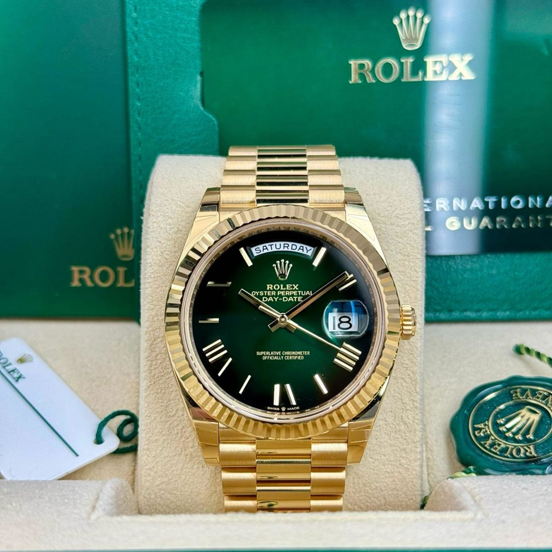 Rolex Day-Date 40 Fluted Bezel President Bracelet Men's Watch 228238-0069