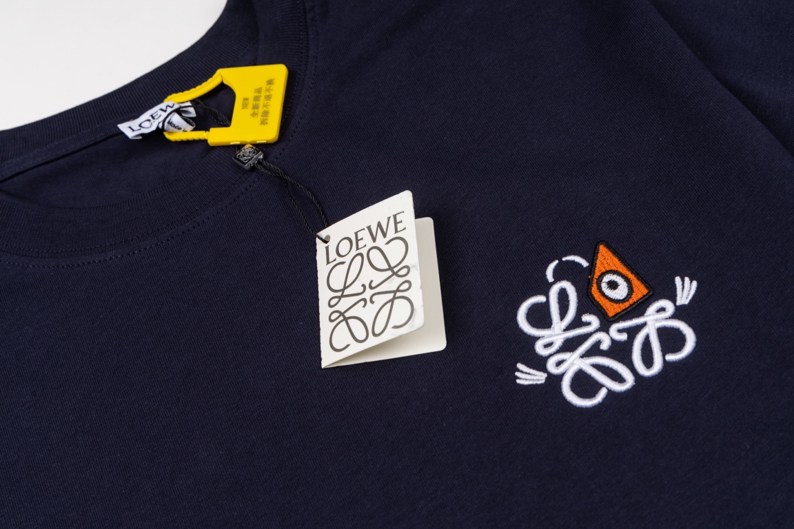 Versatile embroidered bird T-shirt