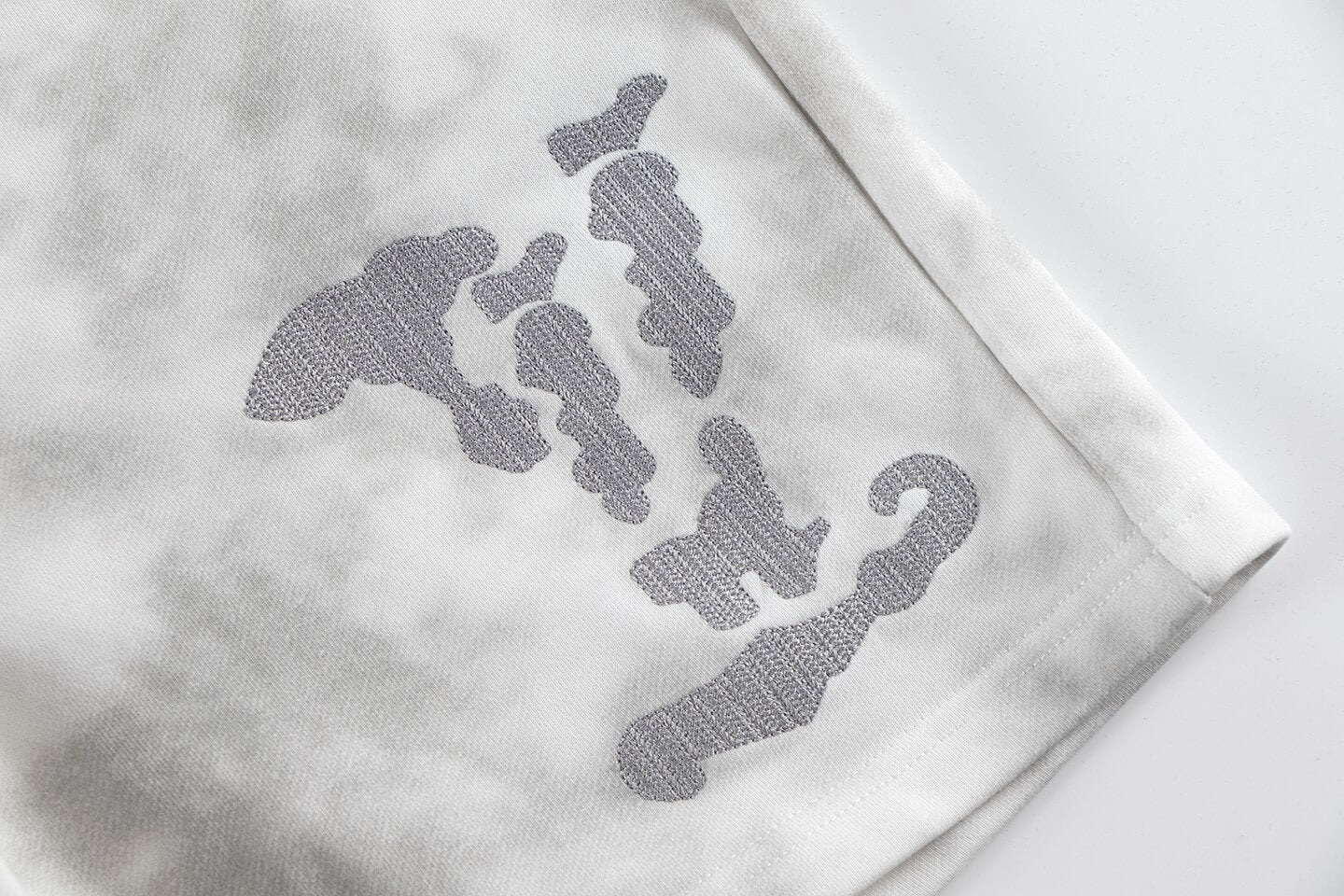 Rendered Classic Pattern Embroidery Shorts