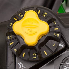 Mower deck height adjustment knob