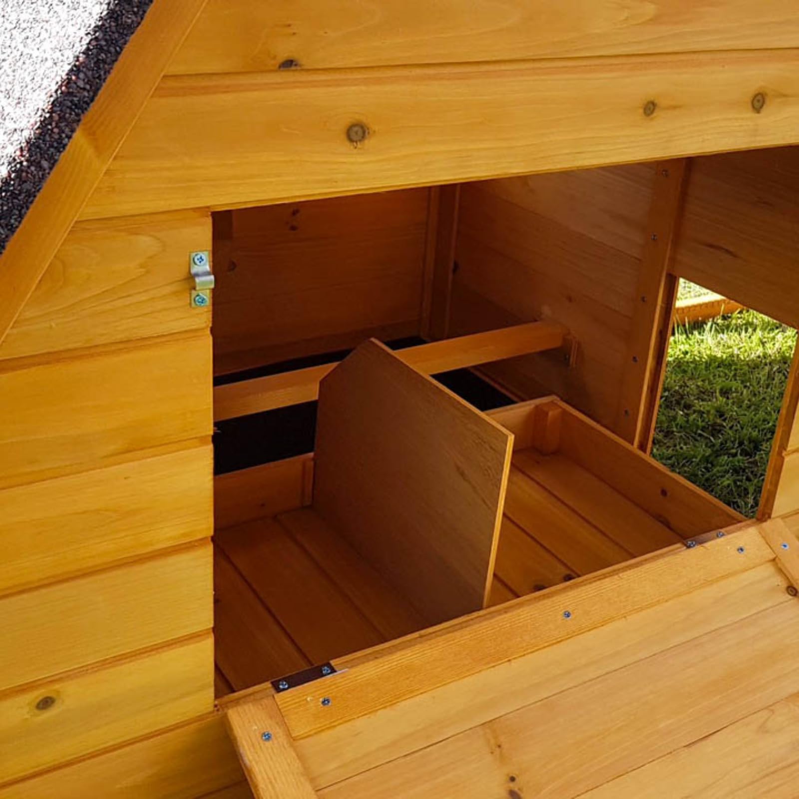 Cocoon ECO 1500 Chicken Coop + Cocoon Noah's Ark Chicken Coop