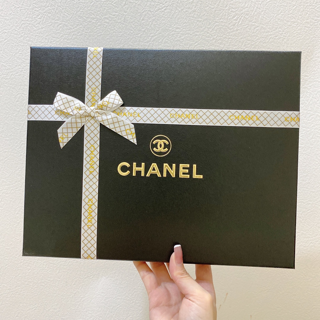 D113：CHANEL 9-Piece Mini Fragrance Gift Set (7.5ml × 9)