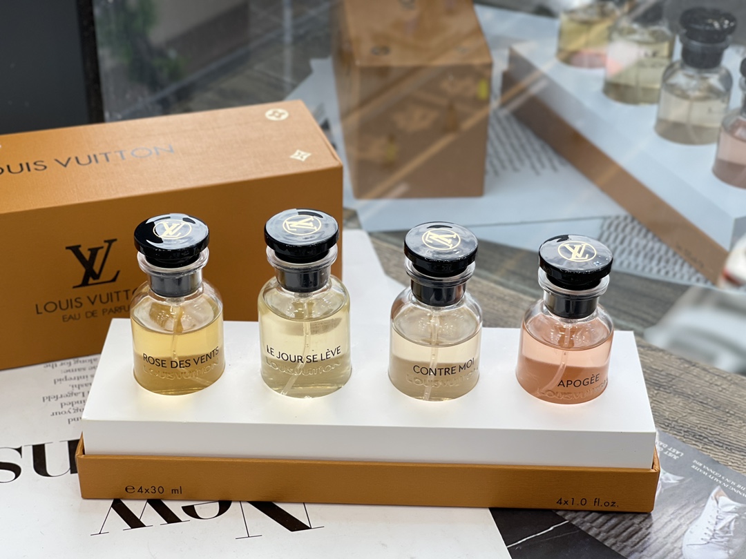D114：Louis Vuitton 4-Piece 30ml Eau de Parfum Gift Set (4×30ml)