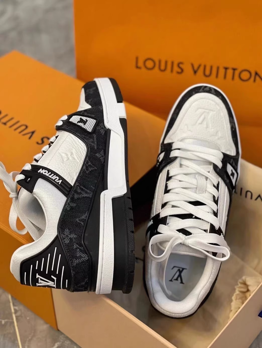 LV TRAINER SNEAKER