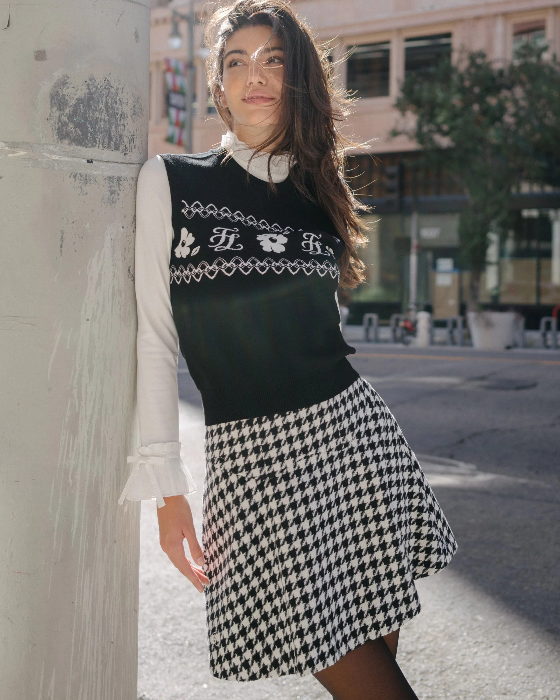 Flower Jacquard Knit Vest (Black)